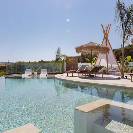 Villa Bohemian - Private Infinity Pools & Panoramic Sea View - Just 500m From